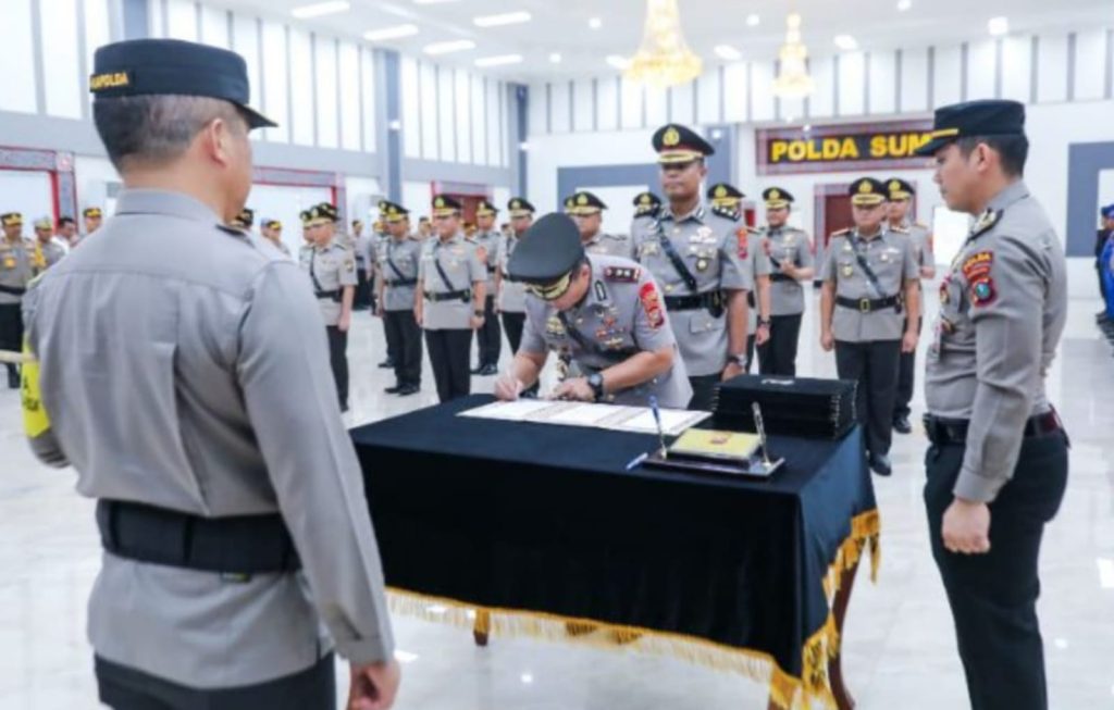 Kapoldasu Lantik Pejabat Utama dan Sejumlah Kapolres